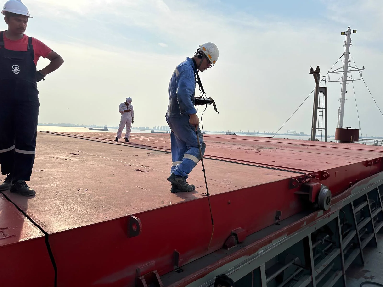 Ultrasonic testing on cargo hold structure