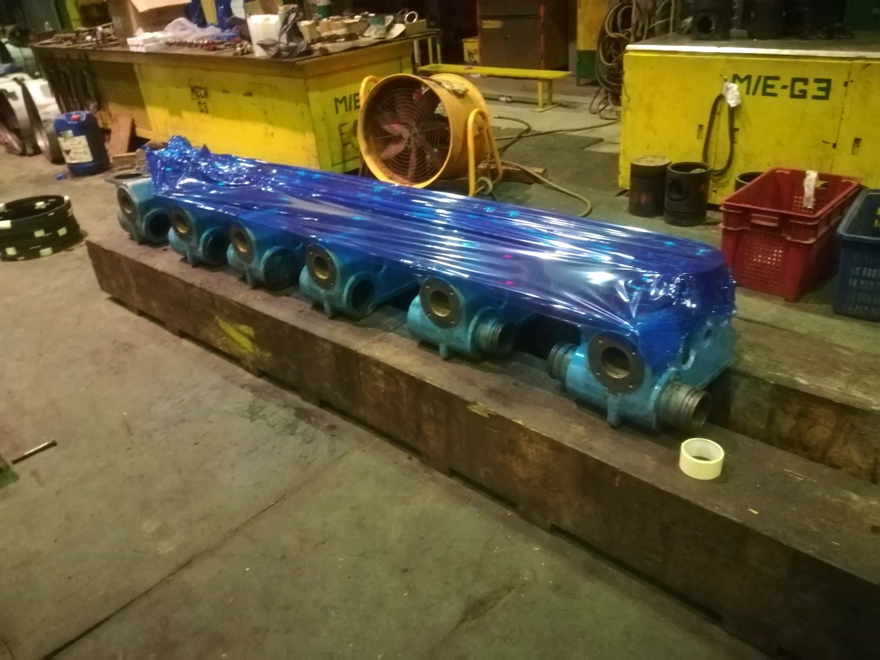 Long shaft component under workshop handling